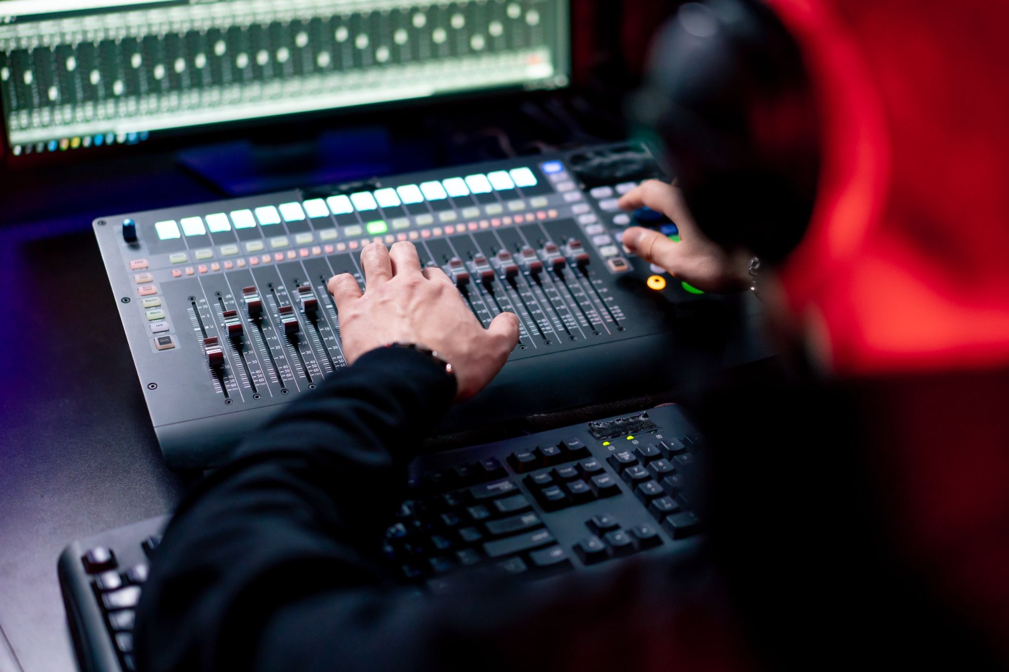 dark electronic music gear